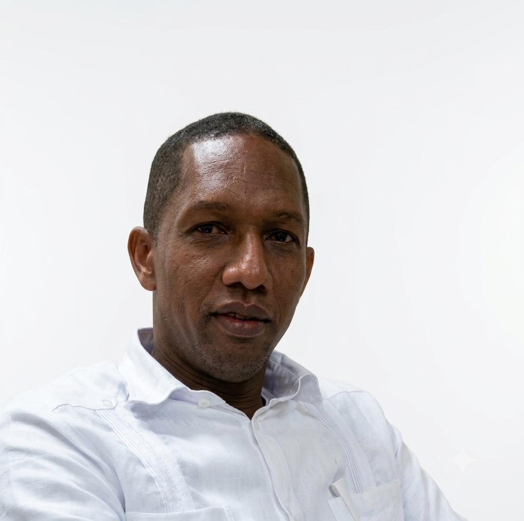 Lic. Alejandro colón